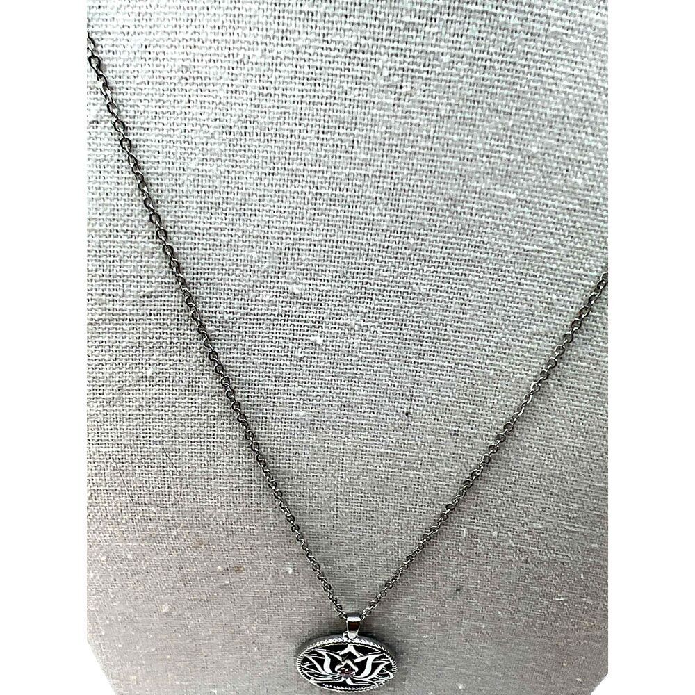 NEW Silver Abalone Shell Lotus Flower Round Pendant Necklace Womens - Picture 11 of 15